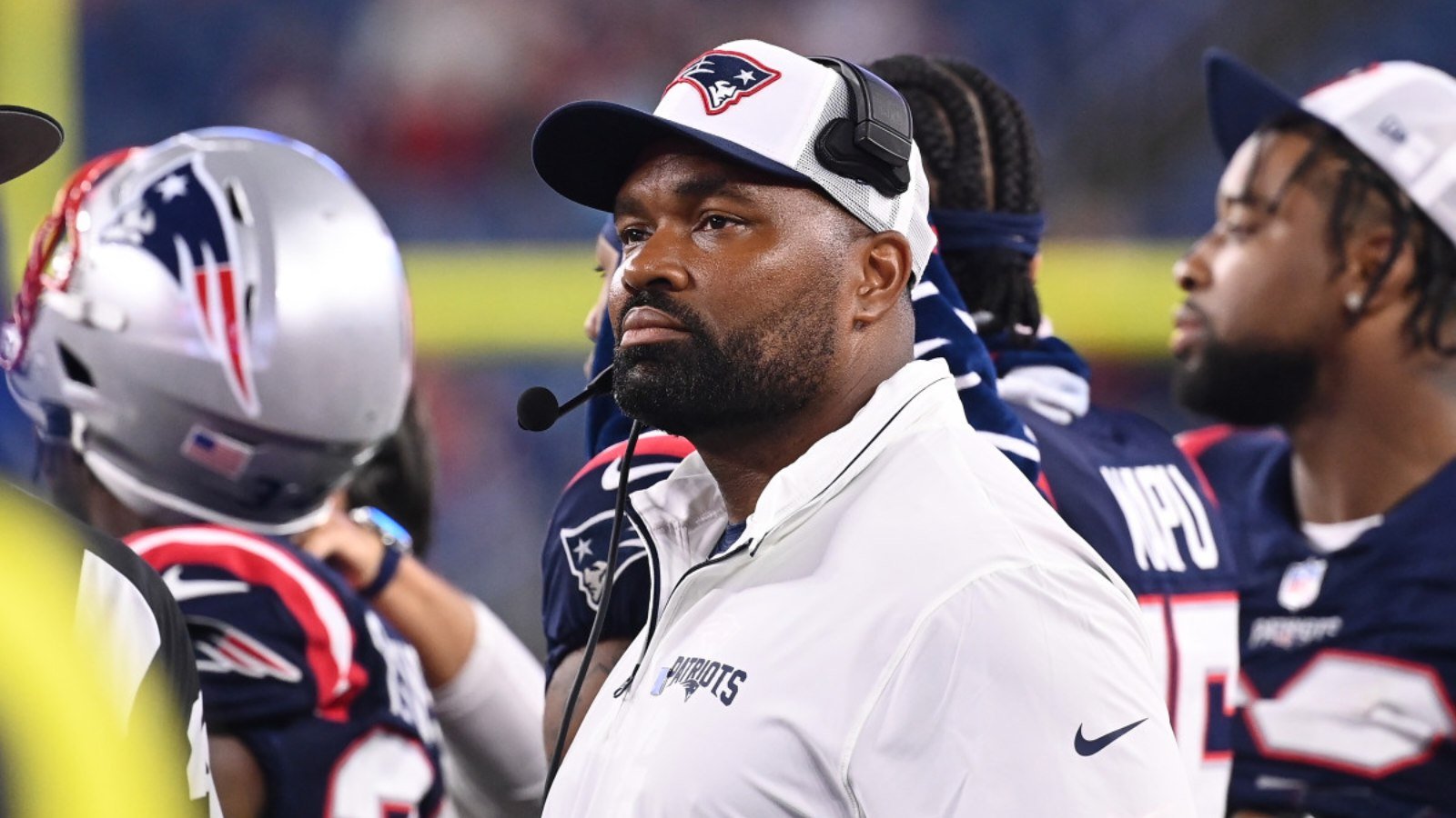 Jerod Mayo delivers no-nonsense reaction to “Fire Mayo” chants during Patriots 40-7 blowout loss against Chargers